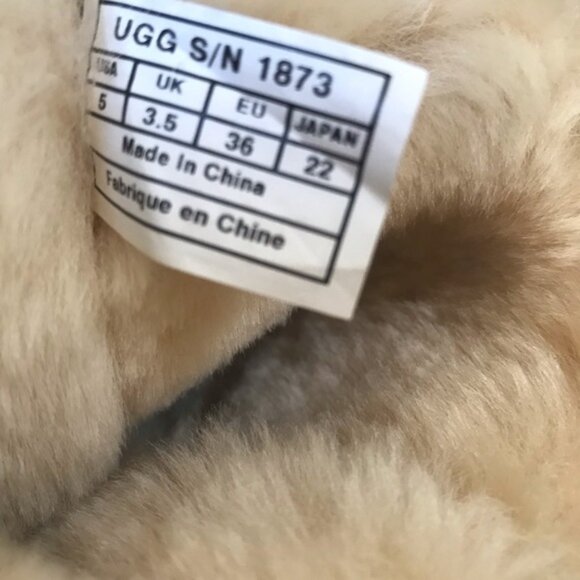 UGG BAILEY 3 Button Tall Boots Shearling Cozy Tan Fur Snow Booties Warm Snow 5 - Picture 13 of 13